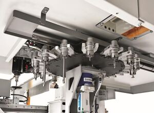 Biesse: Bearbeitung selbstschmierender technischer Kunststoffe