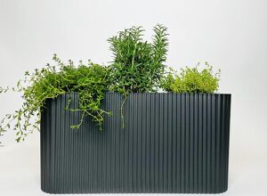 Leonhard Kurz: Minigarten aus PET-Rezyklat