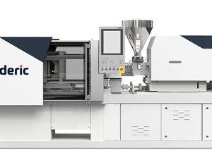 PlastiVation: Produktionszelle mit elektrischer Spritzgießmaschine