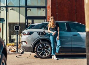 Rowa Group: Hochleistungs-Polymere und kräftige Farben