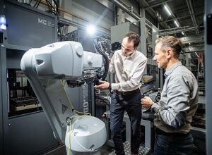 Stäubli/Maplan: Komplettautomation im Elastomer-Spritzgießen