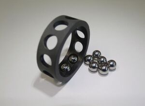 Ensinger: Selbstschmierender Werkstoff für erdnahe Satelliten