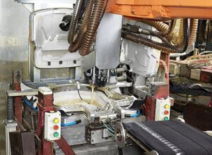 KraussMaffei: Schlanker Mischkopf mit breitem Produktionsfenster