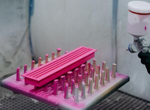 Adler: Vielfältige Kunststoff-Lackierung