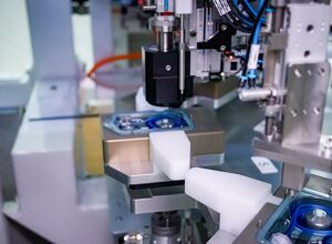 Knoll Feinmechanik: Medizinische Schläuche gewickelt verblistern