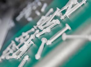 Arburg: 64 Spritzenkolben in sechs Sekunden