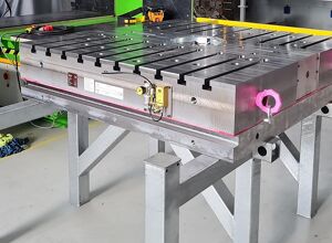 A&E Produktionstechnik: Adapterplatten steigern Flexibilität von Spritzgießmaschinen