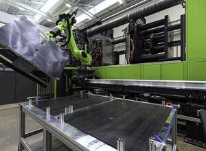 Engel: Weltgrößte Technikums-Spritzgießmaschine im Einsatz