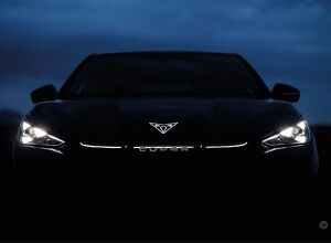 Röhm: PMMA bringt Frontemblem zum Leuchten