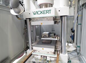 Wickert: Pressentechnologie für Strukturleichtbau