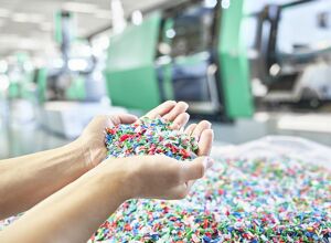 Arburg: Prozesssichere Rezyklat-Verarbeitung