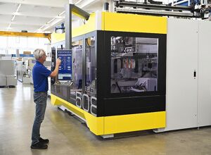 Bekum: Vollelektrische Extrusionsblasformmaschinen live