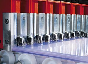 IMA Schelling: Kunststoffplatten aufteilen