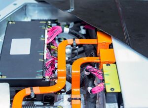 Ems-Chemie: Sichere Materialien für E-Mobilität