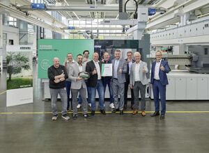 Arburg: Jubiläumsmaschine für Kosmetikverpackungen