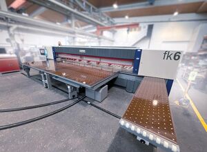 IMA Schelling: Kunststoffsäge mit XXL-Drehtisch