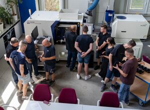 SKZ: Vollelektrische Spritzgießmaschine für Weiterbildung