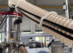 Wittmann: Kompakte Fertigungszelle für das Inline-Recycling