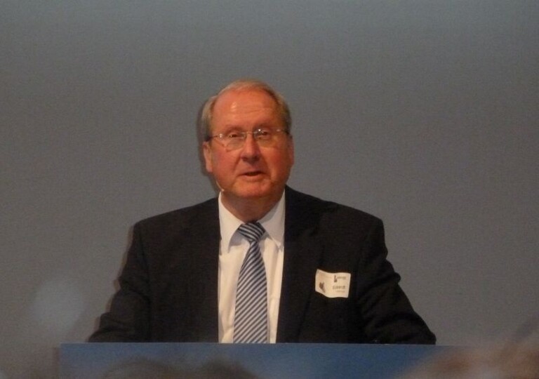 Helmut Eckardt, Geschäftsführer der T-I-B Eckardt, referierte über die richtige Auswahl innovativer Spritzgießverfahren (Foto: K-PROFI)
