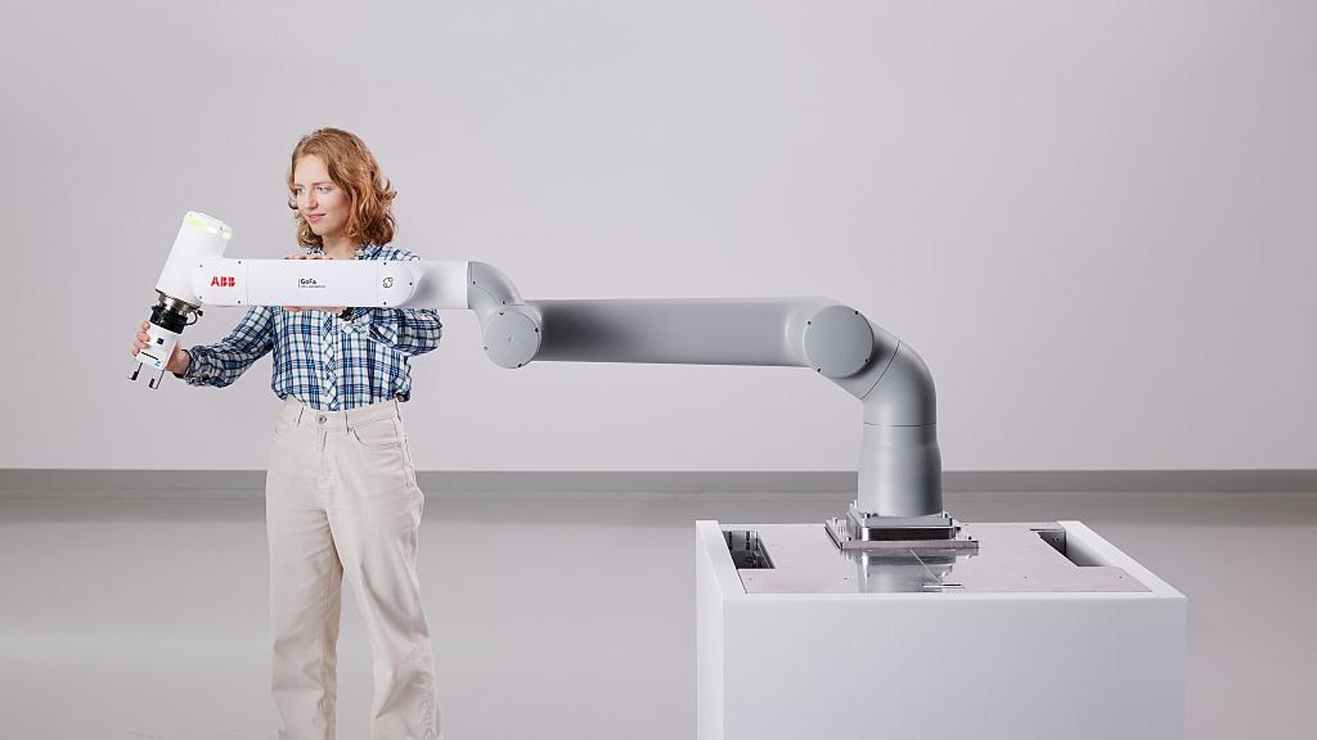 ABB hat seine GoFa-Cobotfamilie um neue Varianten mit höheren Traglasten und Reichweiten erweitert. (Foto: ABB)