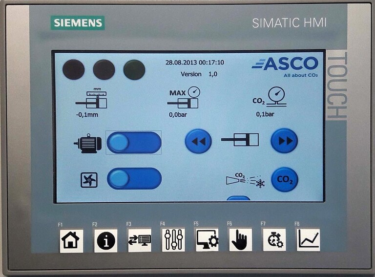 Gegenüber seinem Vorgängermodell besitzt Trockeneis-Pelletizer P28 einen moderneren und größeren 7-Zoll-Multi-Touch-Screen. (Foto: Asco)