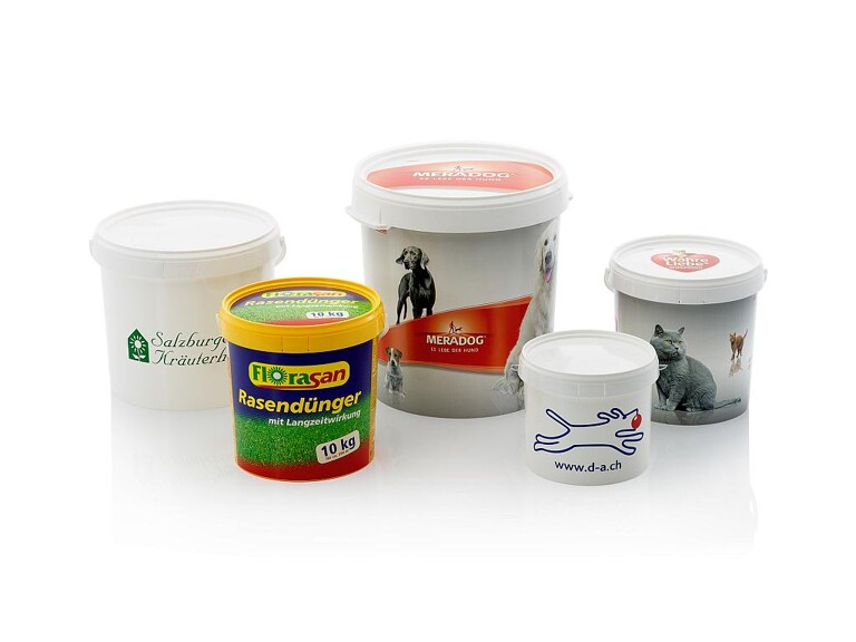Das neue Eimerprogramm ist in vielen Farben, auch Sonderfarben, erhältlich. Zudem können zur Differenzierung Deckel und Griffe in unterschiedlichen Farben produziert werden. (Foto: Auer Packaging)