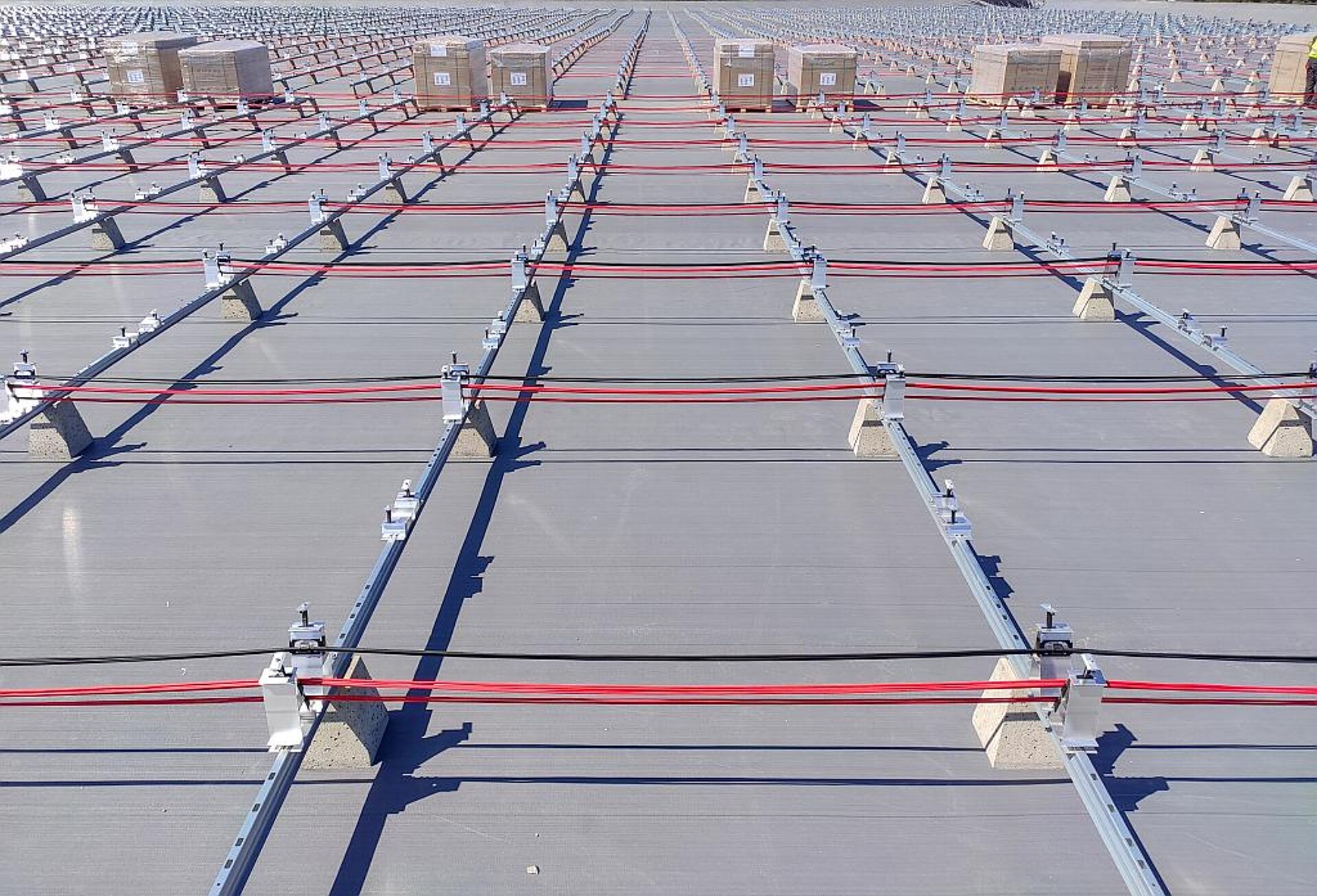 Die vernetzbaren PE-Compounds ECCOH XL sind für Kabel in der Solarstromerzeugung geeignet. (Foto: Avient)