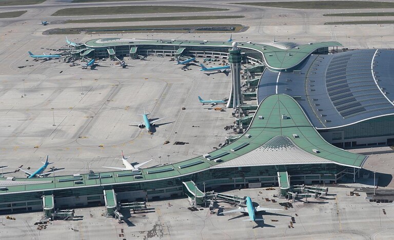 Das Kunststoffadditivpaket der BASF trägt dazu bei, das Dach vom Terminal 2 des Incheon Flughafens vor Verschleiß und extremer Hitze- und Lichteinwirkung zu schützen. (Foto: BASF)