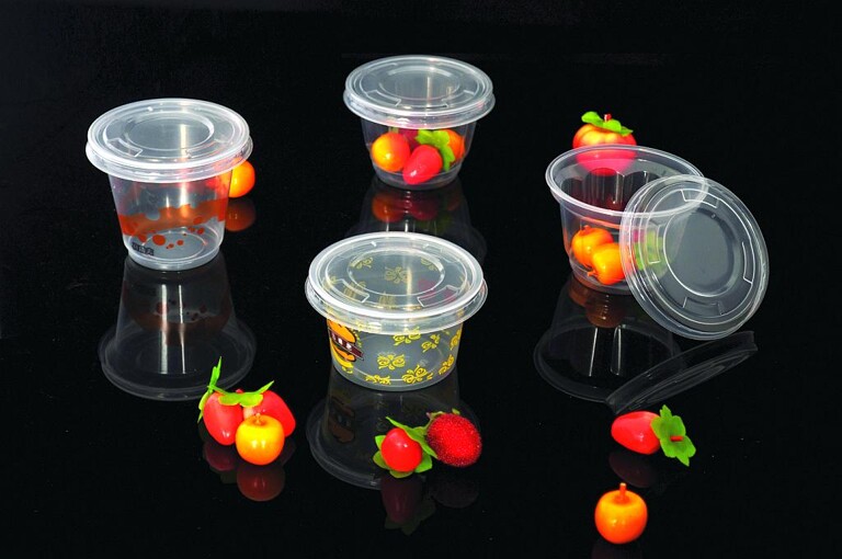 Huasheng stellt neben Folien aus PP, PS, PET, PVC, EVOH und PLA auch Becher, Schalen und Behälter her. (Foto: Battenfeld-Cincinnati)