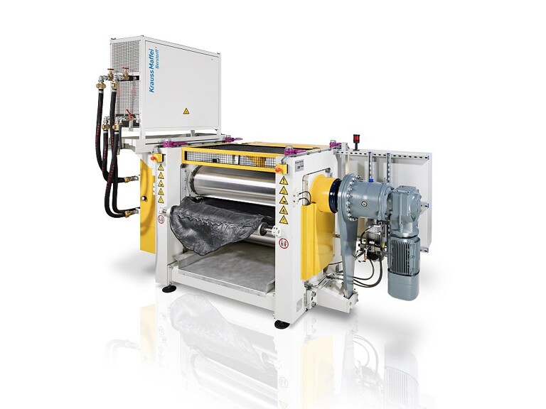 Das neue CompoundRework System 1000 verarbeitet sicher und einfach großvolumige Mischungsreste zu Bahnen oder Streifen. (Foto: Krauss Maffei Berstorff)