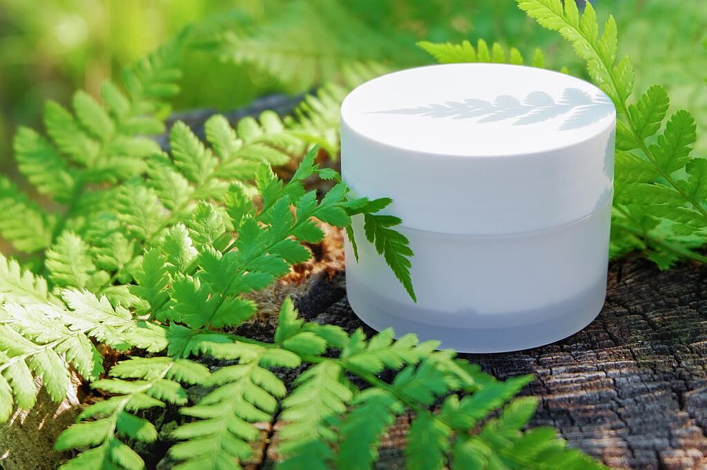 Anwendungsbespiel einer Kosmetikverpackung aus PLA. (Foto: Bio-Fed)