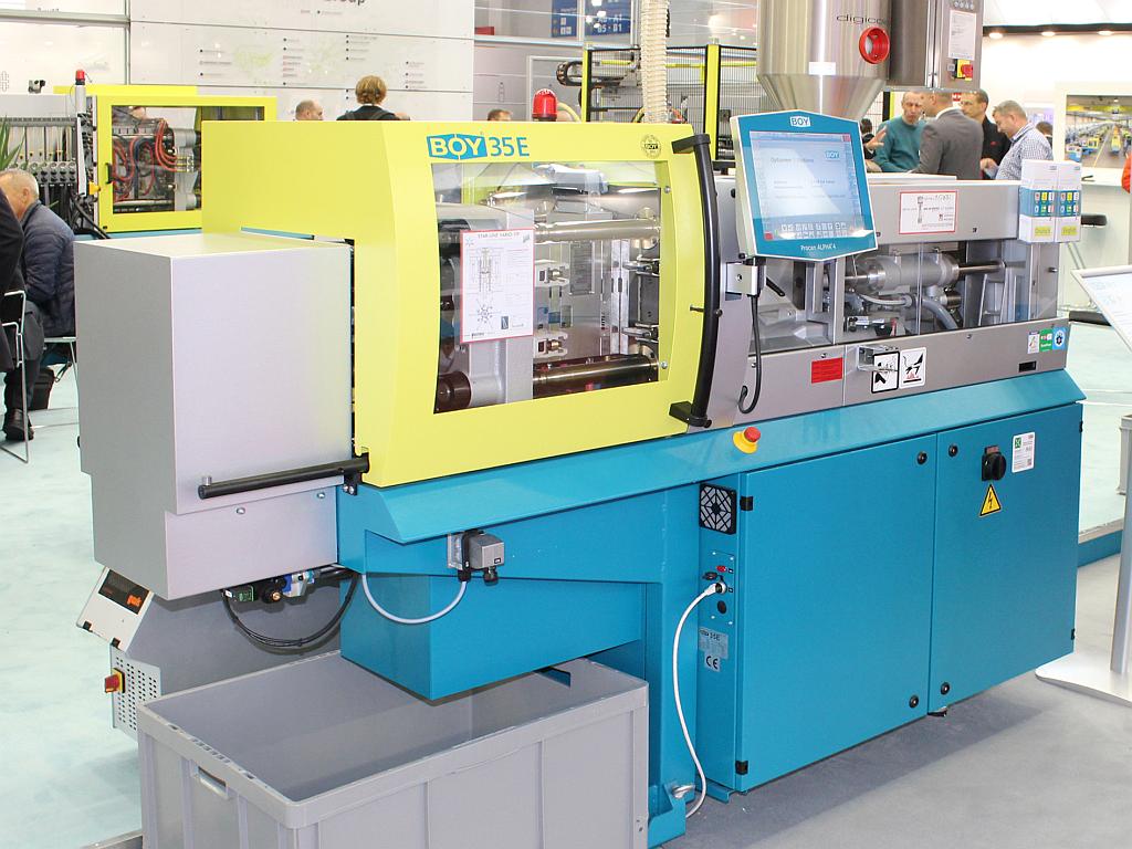 Die Boy 35 E kann bei kompakter Aufstellfläche große Werkzeuge aufnehmen. (Foto: Dr. Boy)