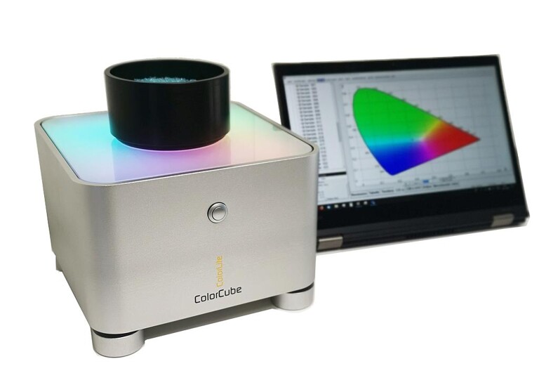 Überarbeitetes Labor-Spektralphotometer ColorCube: Misst Rohgranulat, Compounds und anderen Schüttgütern. (Foto: Colorlite)