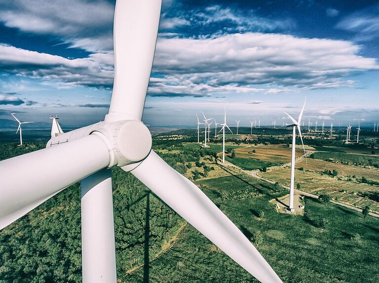 Covestro hat gemeinsam mit globalen Industriepartnern eine neue Lösung für eine effiziente Produktion von Rotorblättern für Windkraftanlagen entwickelt. (Foto: Covestro)