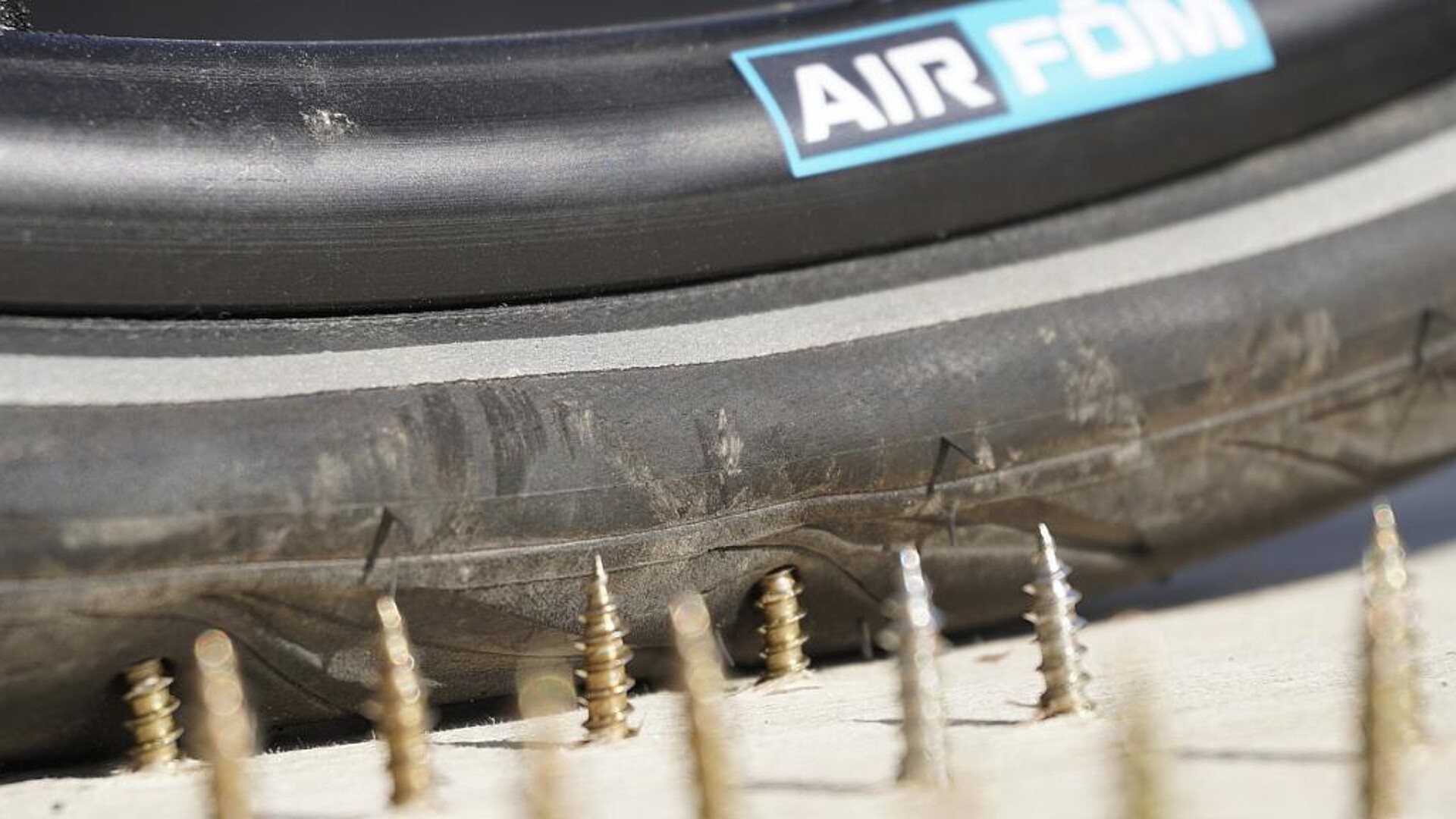 Die Reifen sind leichtgewichtig und elastisch wie ein luftgefüllter Reifen. (Foto: Air Fom)