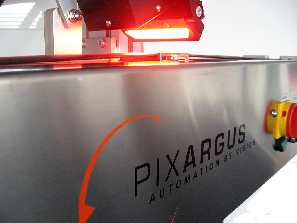  Die Teststreifen werden von einem LED-Modul beleuchtet. (Foto: Pixargus)