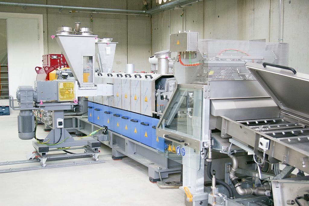 In Groß-Umstadt baut Ems zusätzlich an seiner mit Abstand größten Compoundierline. (Foto: Ems)