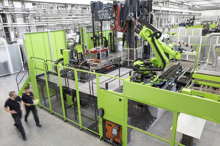 Im Technologiezentrum für Leichtbau-Composites entwickelte neue Verarbeitungsverfahren finden zunehmend ihren Weg in die Praxis. (Foto: Engel)