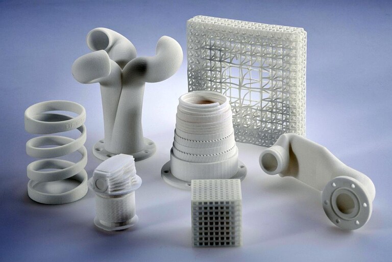 Modellhafte aus dem PA 12-Pulver Vestosint im 3D-Druck hergestellte Bauteile. (Foto: Evonik)