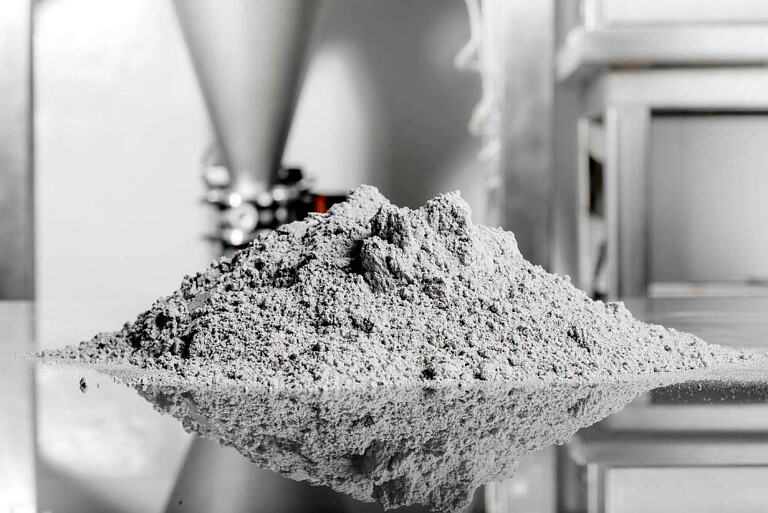 Neue PEEK-Pulver für tribologische Beschichtungen. (Foto: Evonik)