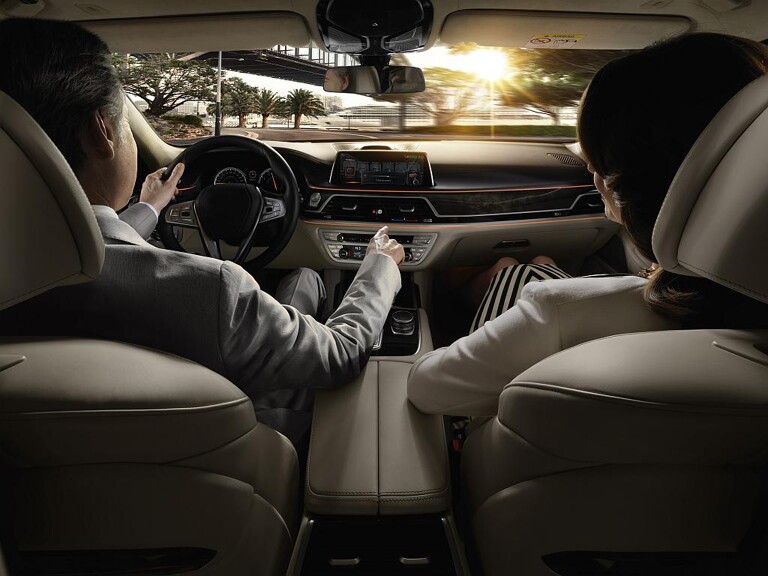 Neue Konzepte sollen Autofahrern das Bedienen eines Touchscreens erleichtern. (Foto: BMW)