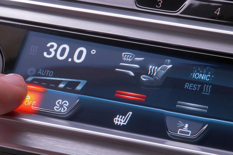 Die leicht bedienbare Touchoberfläche aus PMMI, die aktuell im 4-Zonen-Klimabediengerät des 5er und 7er BMW eingesetzt wird. (Foto: BMW)