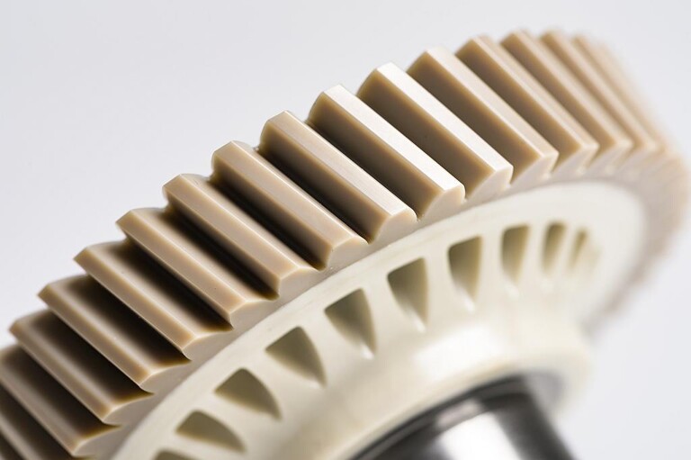Der äußeren verschleißarme Zahnradkranz des in Serie eingesetzten Kunststoffzahnrads in einem Massenausgleichsgetriebe besteht aus PEEK. (Foto: Evonik)