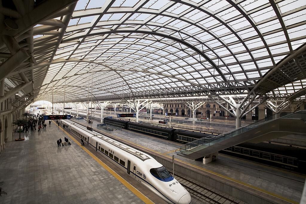 Die PC-Platten finden u. a. Einsatz für Bahnhofsüberdachungen. (Foto: Exolon)