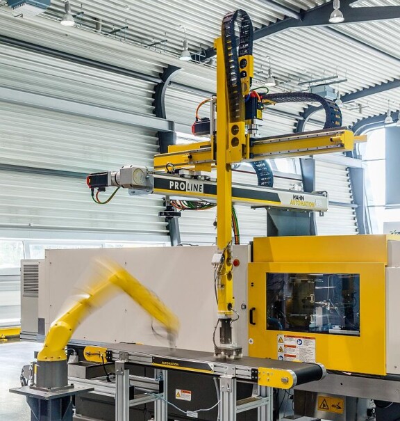Proline-Entnahmegerät, gesteuert von einer Power Motion CNC, auf einer Roboshot. (Foto: Fanuc)