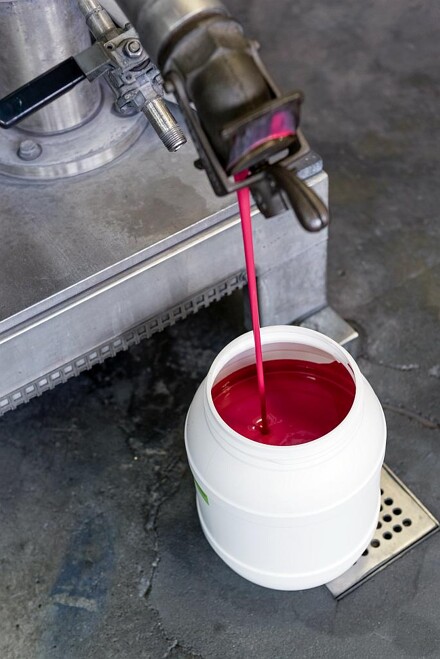 Im Gegensatz zu Masterbatchen sind die Flüssigfarben nicht an ein polymeres Trägermaterial gebunden. (Foto: Finke)