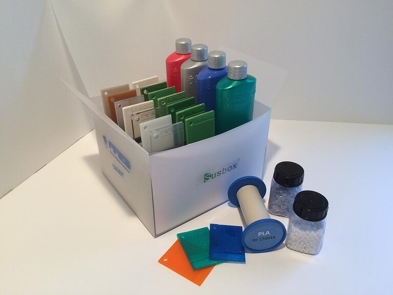 Finke zeigt eine Reihe von Fibaplast-Masterbatchen zur Einfärbung von Biokunststoffen. (Foto: Finke)