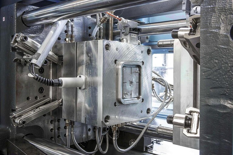 Spritzgießwerkzeug zur Herstellung von Sandwich-Faserverbund-Bauteilen mit homogen ausgeformten Funktionalitäten. (Foto: Fraunhofer LBF/Raapke)
