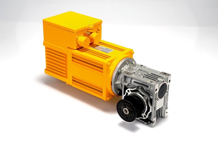 Die dezentrale Komplettlösung für Sicherheitstüren an Spritzgießmaschinen vereint Motor, Frequenzumrichter, Positioniereinheit, sichere Funktionen und Getriebe in einem kompakten Aggregat. (Foto: Siei-Areg)