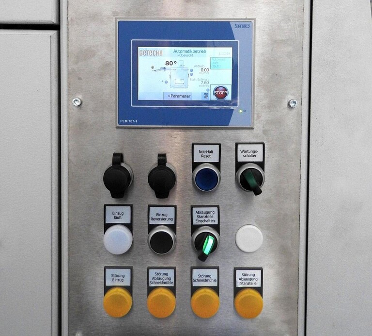 Farbiges Touchscreen und viele Sensoren: Ausschnitt aus dem Bedienfeld einer großen Zentralmühle mit integrierter Zu- und Abführtechnik. (Foto: Getecha)